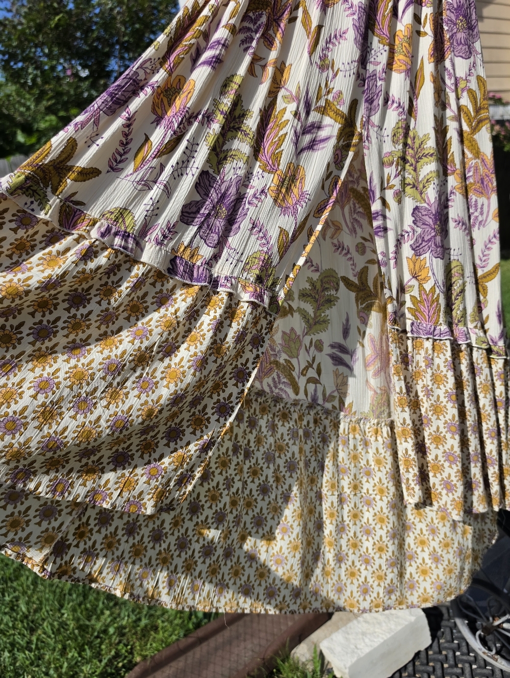 NEW Angie Floral Short Sleeve Tiered Hem Maxi Dress Medium - Picture 3 of 10